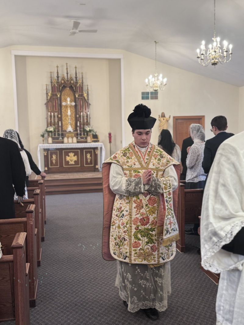 Image for the Tweet beginning: Moments from the Sung Mass