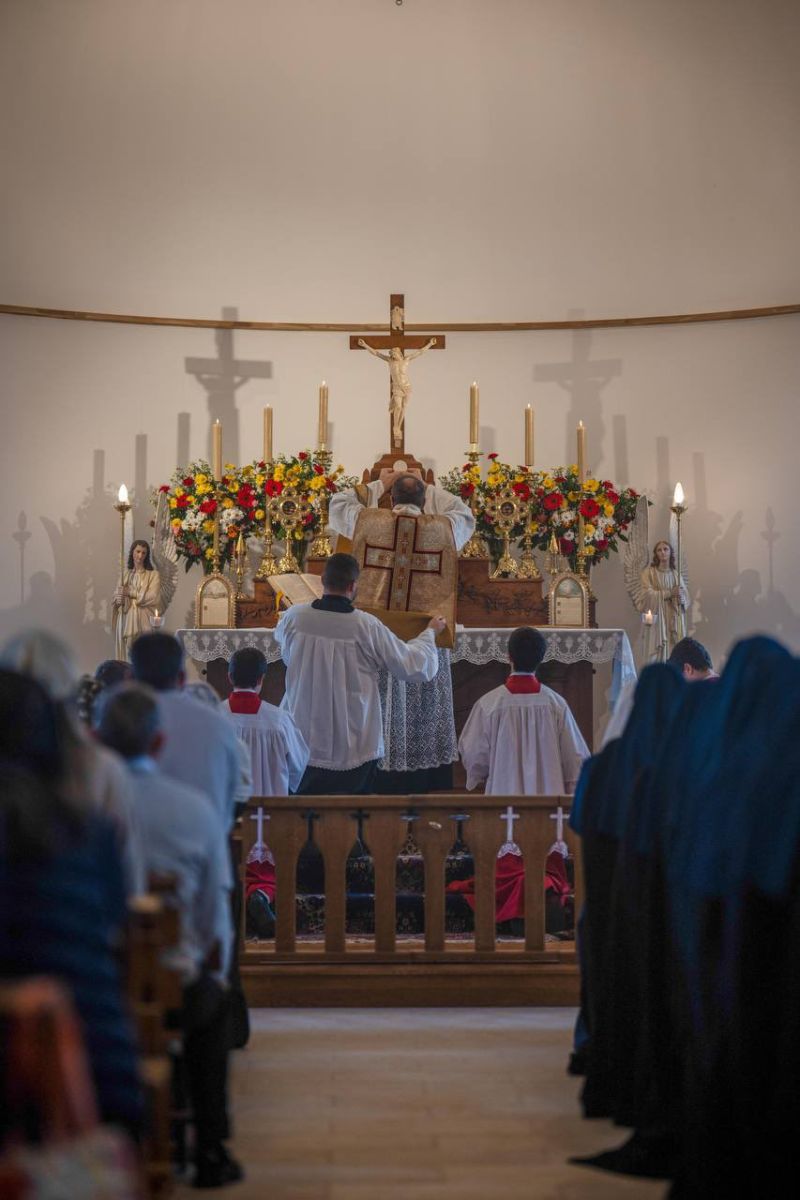 Image for the Tweet beginning: Serving Mass in France 